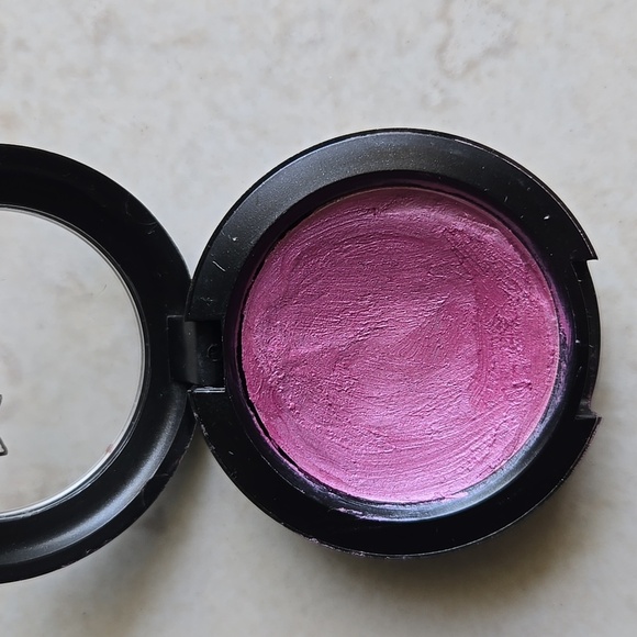 MAC Cosmetics Cream Color Base in the LE Color "Fuchsia Perfect" Frost Finish. - Picture 2 of 6
